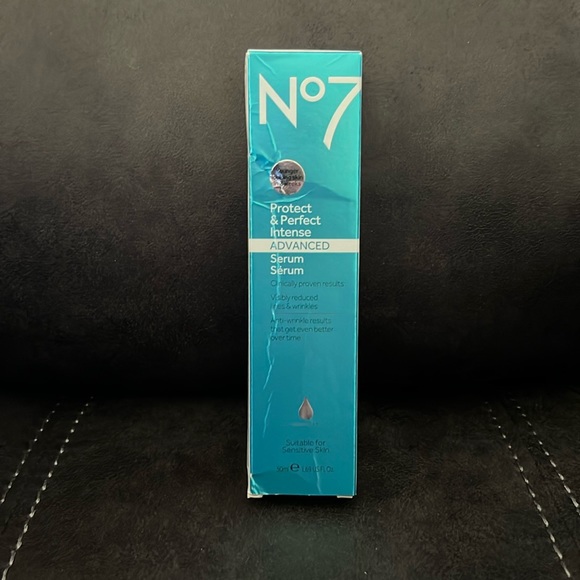 NEW! No7 Advanced Serum - Picture 1 of 2
